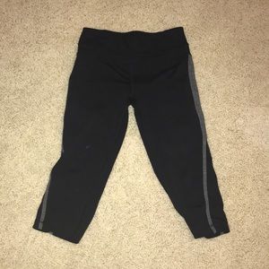 90 DEGREE CAPRI YOGA PANTS